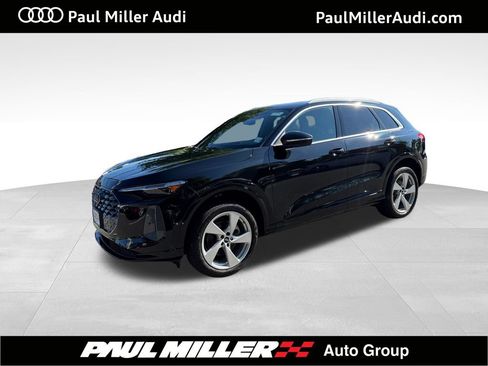 Used 2025 Audi Q5 Premium Plus w/ Premium Plus AWD/4WD image 1