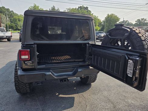 Used 2018 Jeep Wrangler Unlimited Sport S AWD/4WD image 20