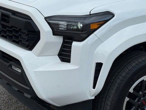 Used 2024 Toyota Tacoma TRD Sport w/ TRD Sport Upgrade Package image 11