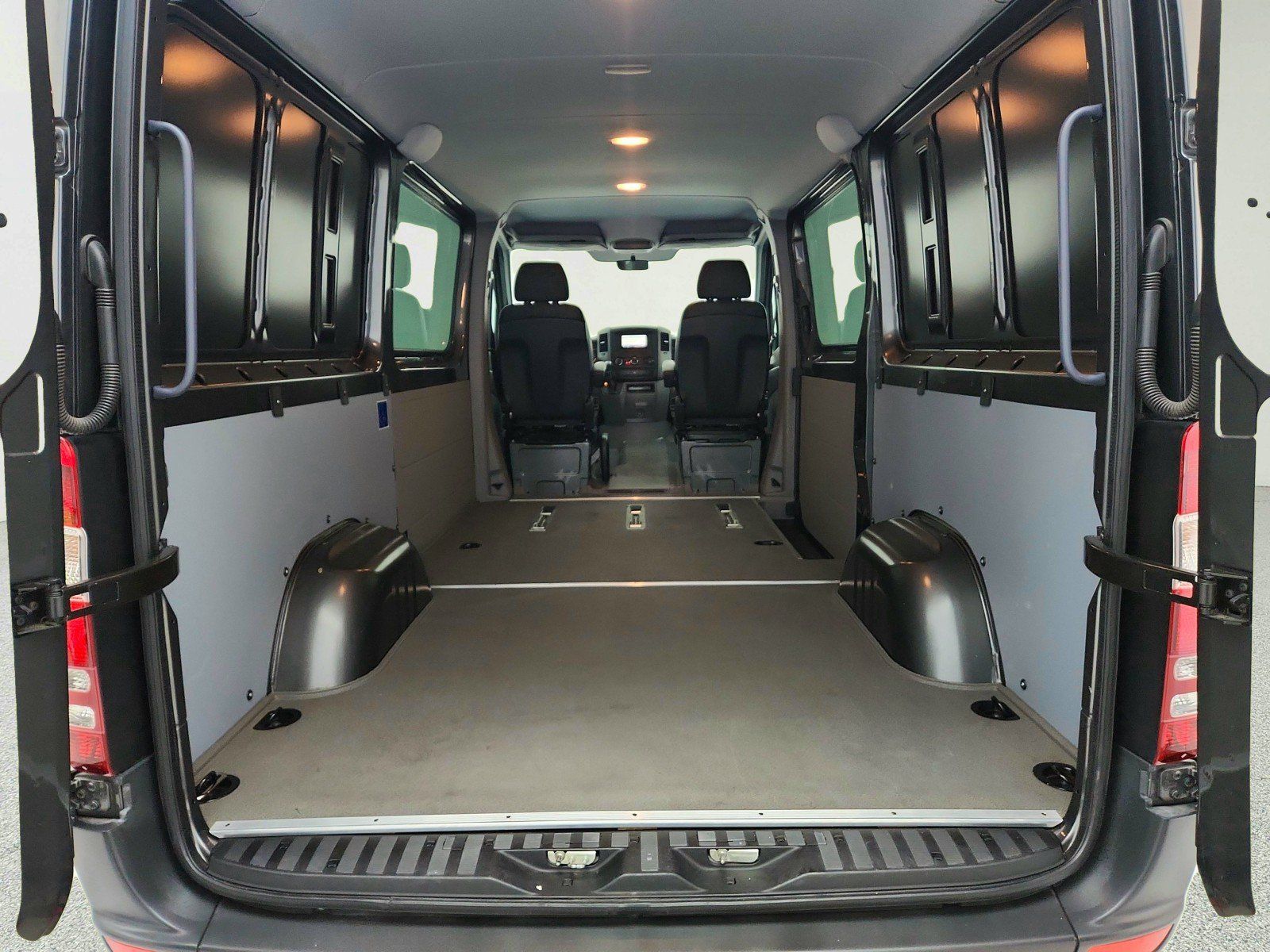 Used 2016 Mercedes-Benz Sprinter 2500 image 29
