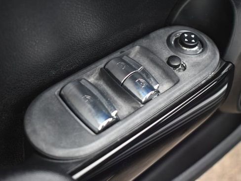 Used 2019 MINI Cooper S w/ Signature Upholstery Package FWD image 18