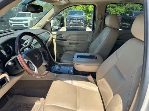 Used 2013 Cadillac Escalade Premium AWD/4WD image 3