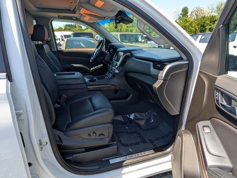 Used 2019 Chevrolet Tahoe LT w/ LT Signature Package AWD/4WD image 9