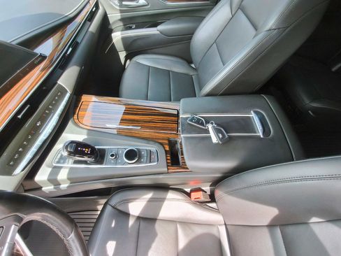 Used 2023 Cadillac Escalade ESV Luxury AWD/4WD image 26