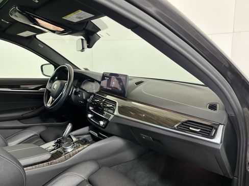 Used 2022 BMW 530i xDrive image 22