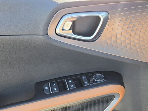 Used 2025 Kia Soul EX image 17