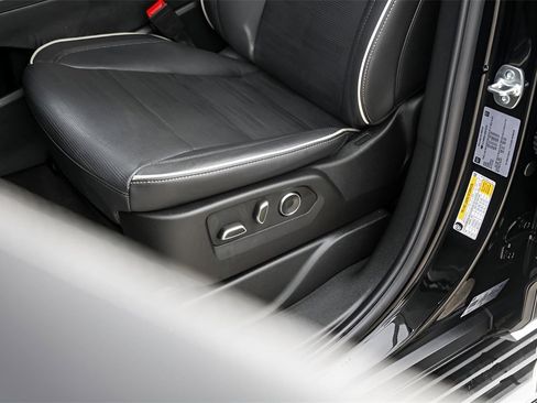 Certified 2025 Cadillac Escalade ESV Premium Luxury image 8