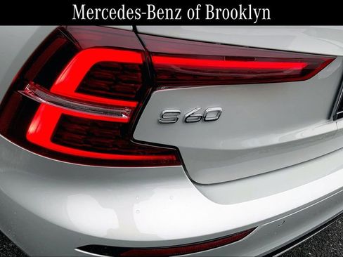 Used 2021 Volvo S60 T5 Momentum image 28