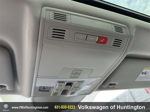 Certified 2025 Volkswagen Taos SE w/ Panoramic Sunroof Package image 32
