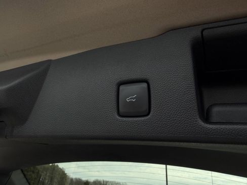 Used 2021 Ford Escape SEL w/ Technology Package image 30