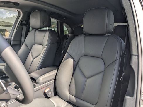 New 2025 Porsche Macan image 5