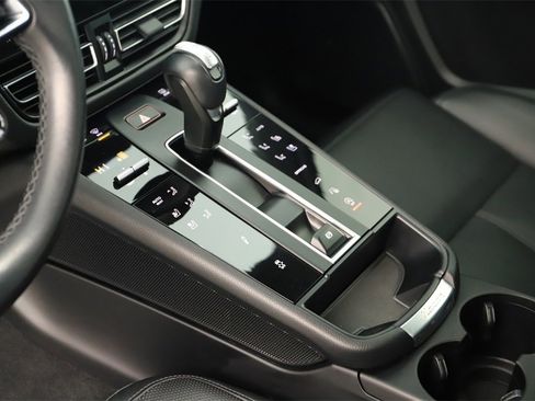 Used 2023 Porsche Macan Turbo image 17