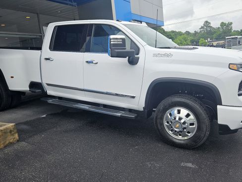 New 2026 Chevrolet Silverado 3500 High Country w/ Technology Package AWD/4WD image 1