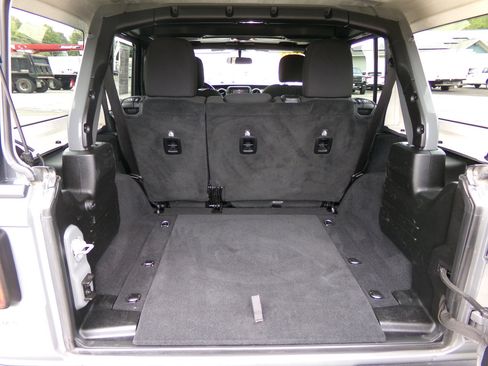 Used 2019 Jeep Wrangler Unlimited Sport S image 21