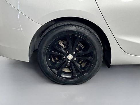 Used 2019 Chevrolet Cruze LS w/ LS Convenience Package FWD image 32