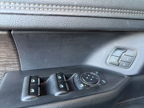 Used 2019 Ford Expedition Max Limited RWD image 6