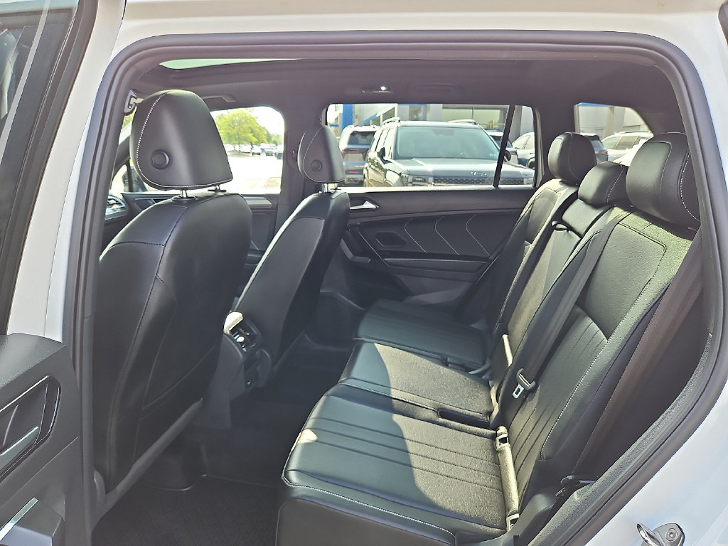 Used 2022 Volkswagen Tiguan SE R-Line AWD/4WD image 13