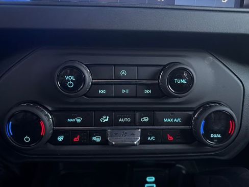 Used 2025 Ford Bronco Badlands image 33