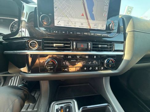 Used 2023 Nissan Pathfinder SL w/ Black Appearance Package AWD/4WD image 15