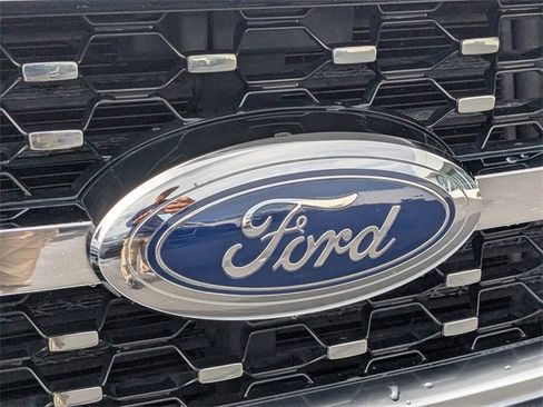 Used 2023 Ford F150 Platinum image 12