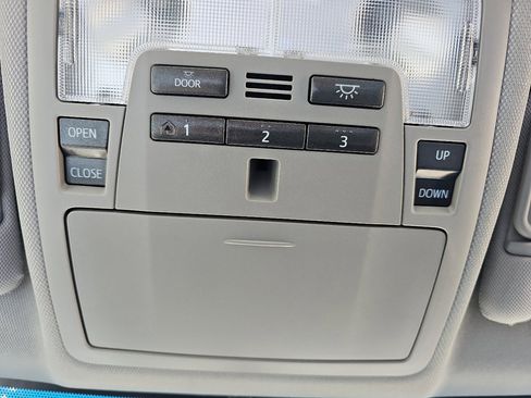 Used 2016 Toyota Camry XLE image 11