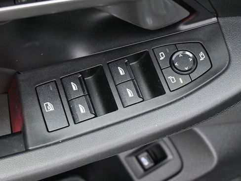 Used 2024 BMW 530i xDrive w/ Premium Package AWD/4WD image 4