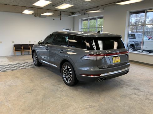 Used 2023 Lincoln Aviator Reserve image 6