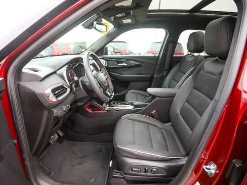 Used 2022 Chevrolet TrailBlazer RS w/ Sun and Liftgate Package image 11