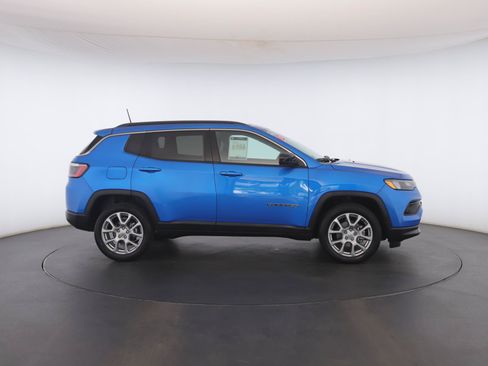 Used 2022 Jeep Compass Latitude w/ Sun and Sound Group AWD/4WD image 22