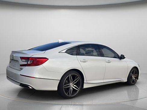 Used 2021 Honda Accord Touring image 4