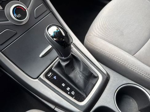 Used 2016 Hyundai Elantra SE image 27