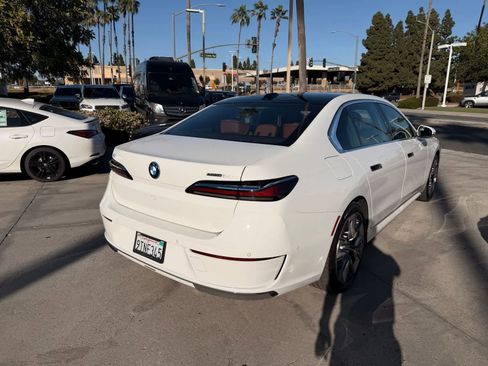 Used 2025 BMW i7 eDrive50 w/ Premium Package image 5