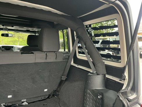 Used 2018 Jeep Wrangler Unlimited Sport S AWD/4WD image 37