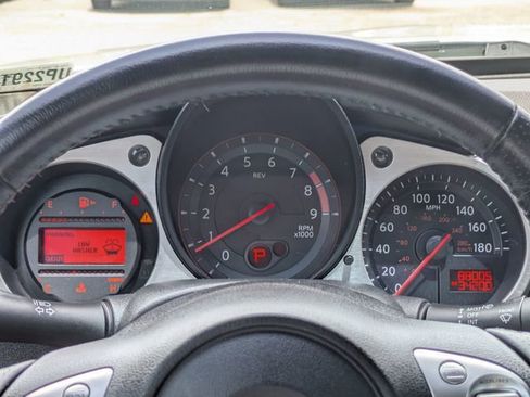 Used 2015 Nissan 370Z Coupe RWD image 16