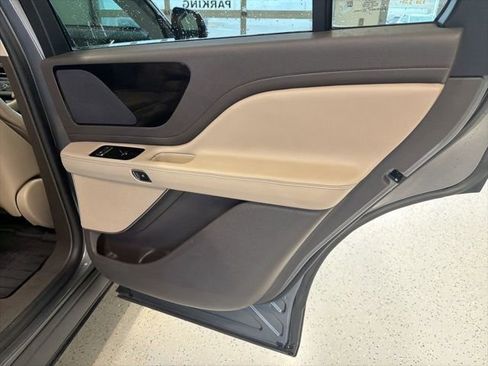 Used 2023 Lincoln Aviator AWD w/ Premium Package image 45