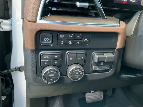 Used 2025 Chevrolet Tahoe High Country image 10