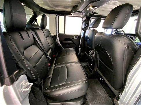 Used 2022 Jeep Wrangler Unlimited Sahara image 25