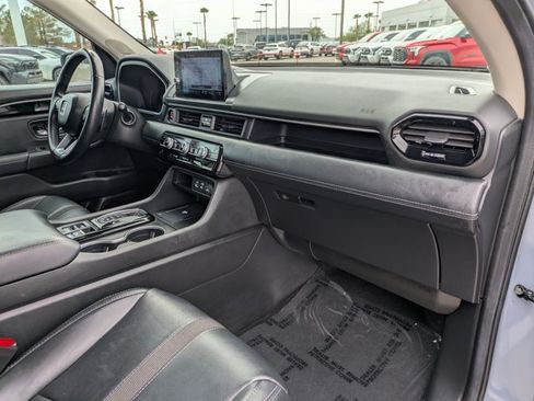 Used 2025 Honda Pilot Touring image 24