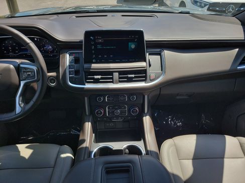 Used 2022 Chevrolet Suburban LT w/ LT Signature Plus Package RWD image 19
