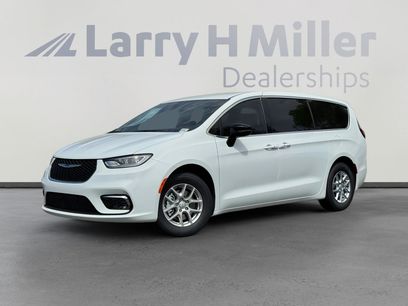 New 2026 Chrysler Pacifica Select