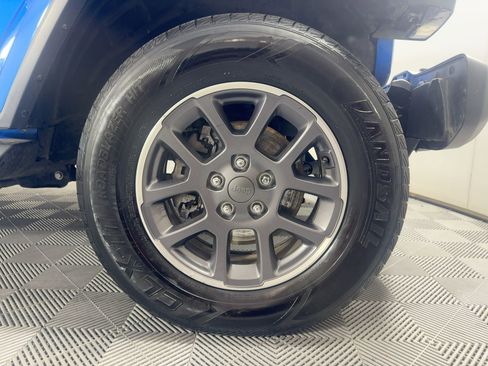 Used 2020 Jeep Gladiator Overland w/ Popular Equipment Package image 12