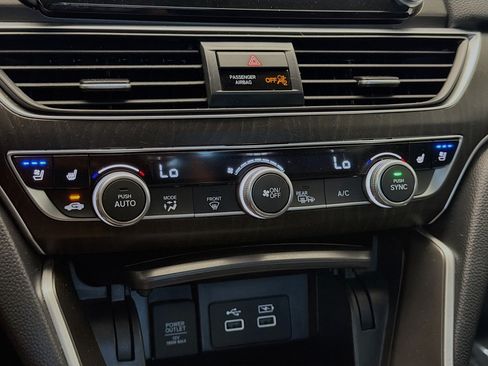 Used 2022 Honda Accord Touring image 10