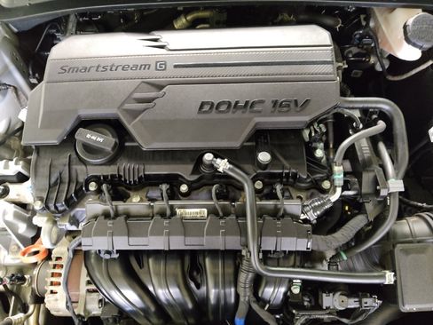 Used 2021 Hyundai Elantra SEL image 30