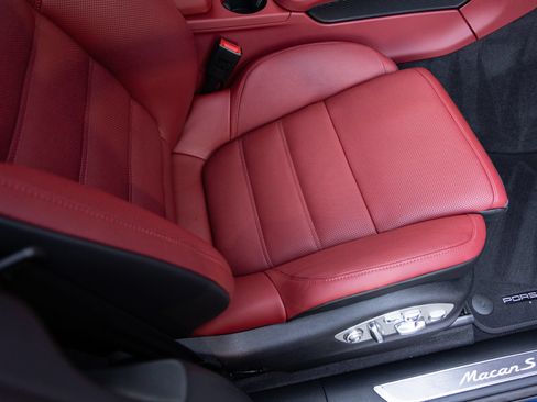 Used 2025 Porsche Macan S AWD/4WD image 35