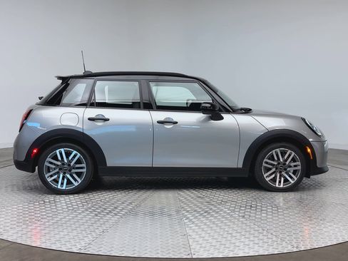New 2026 MINI Cooper S image 9