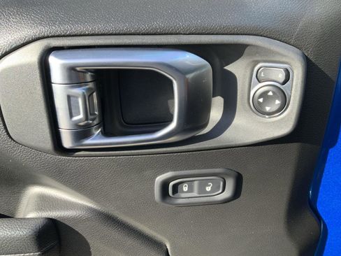 Used 2025 Jeep Wrangler Sport image 21