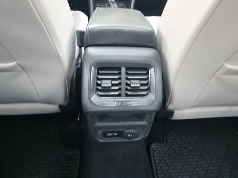 Used 2019 Volkswagen Tiguan SEL image 29