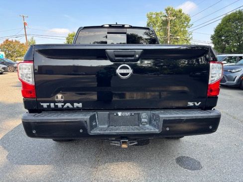Used 2023 Nissan Titan SV RWD image 8