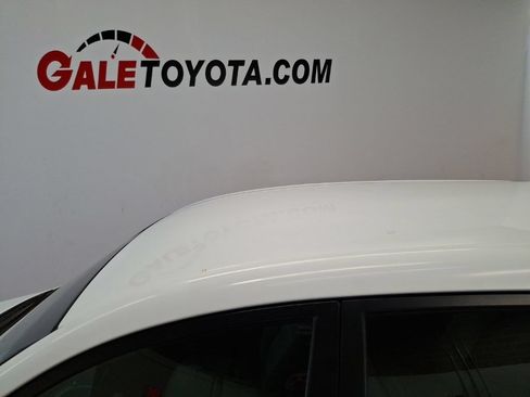 Used 2005 Toyota Matrix XR w/ Extra Value Pkg 1 FWD image 8