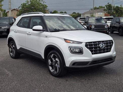 Used 2026 Hyundai Venue SEL FWD image 3